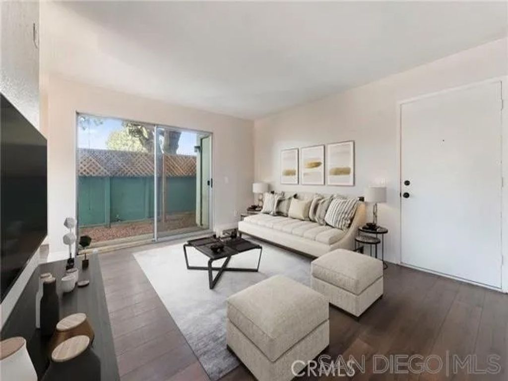 Photo of 1811 E Grand Ave #175, Escondido, CA 92027 (MLS # 250040946)