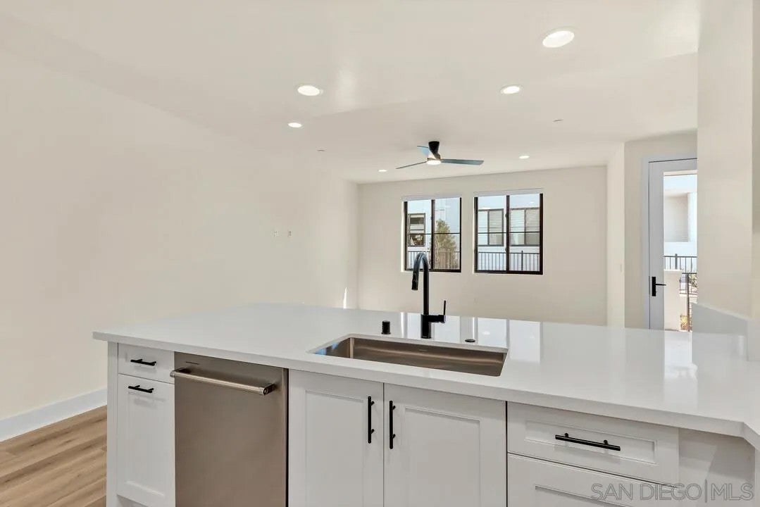 1103 Catania Ct 104