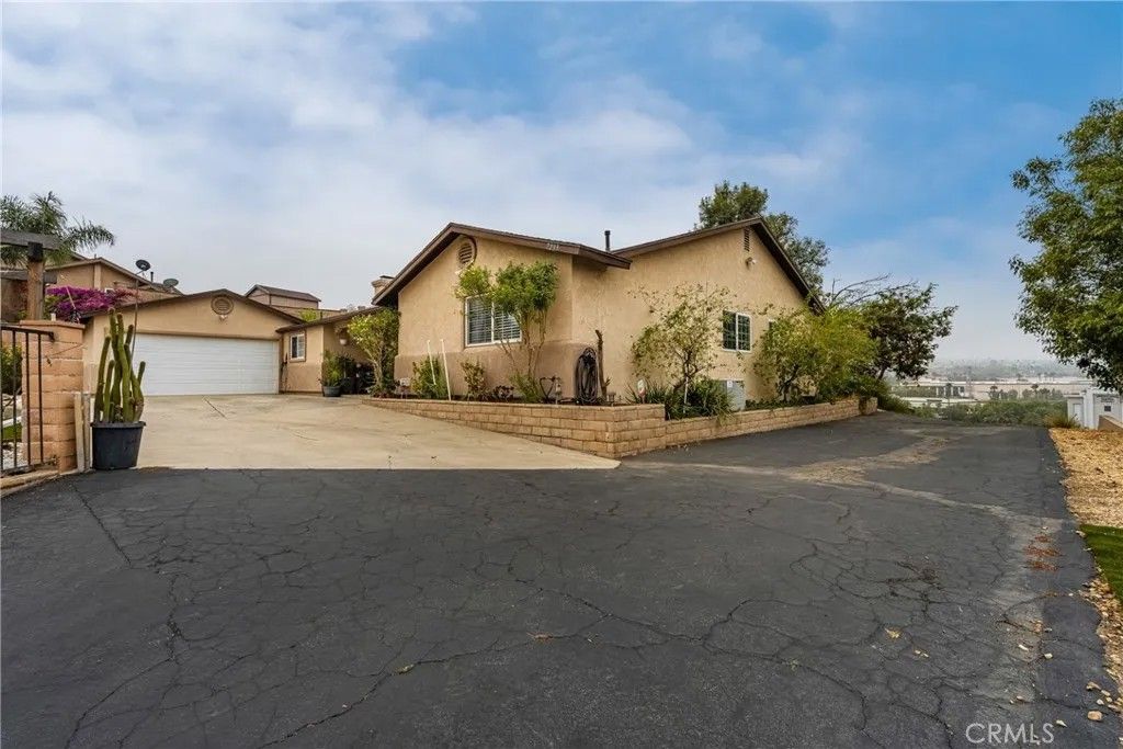 Photo of 7233 Bel Air St, Corona, CA 92881 (MLS # PW25272932)