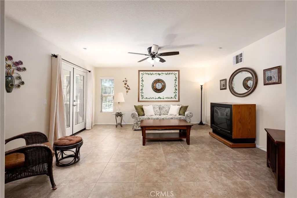 238 Paseo Gregario