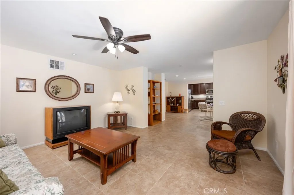238 Paseo Gregario