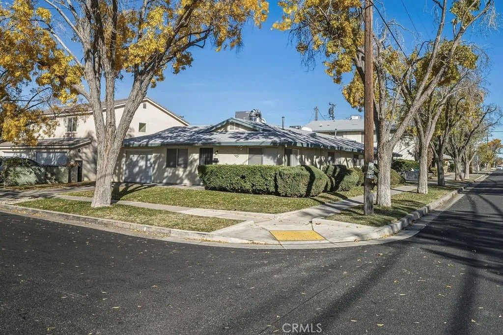 Photo of 44702 Fig Avenue, Lancaster, CA 93534 (MLS # GD26021603)