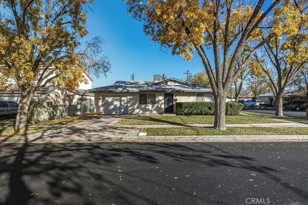 Photo of 44702 Fig Avenue, Lancaster, CA 93534 (MLS # GD26021603)