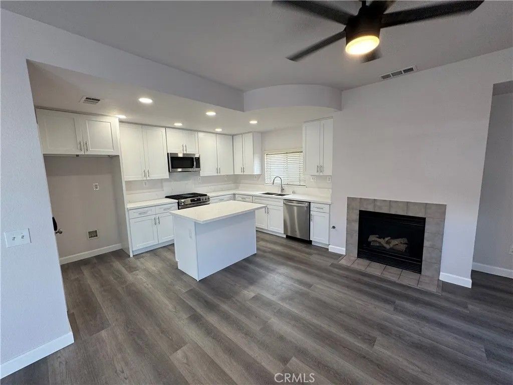 Photo of 39790 Monarch Dr, Murrieta, CA 92563 (MLS # OC25234201)