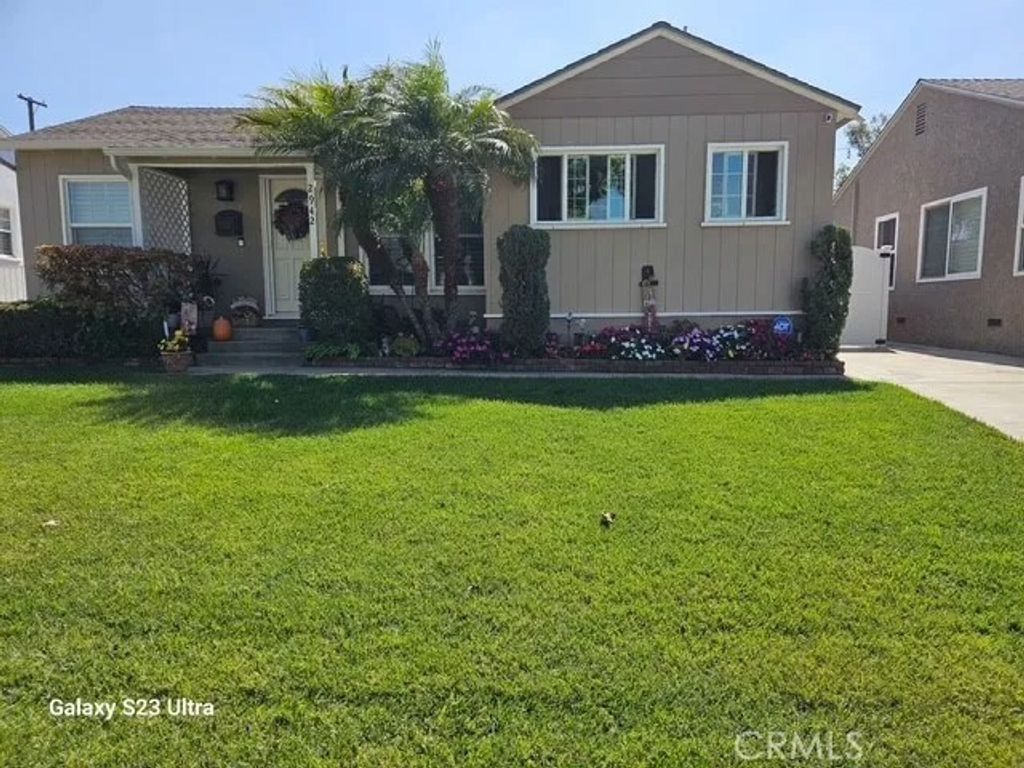 Photo of 2942 Silva St, Lakewood, CA 90712 (MLS # TR25279057)