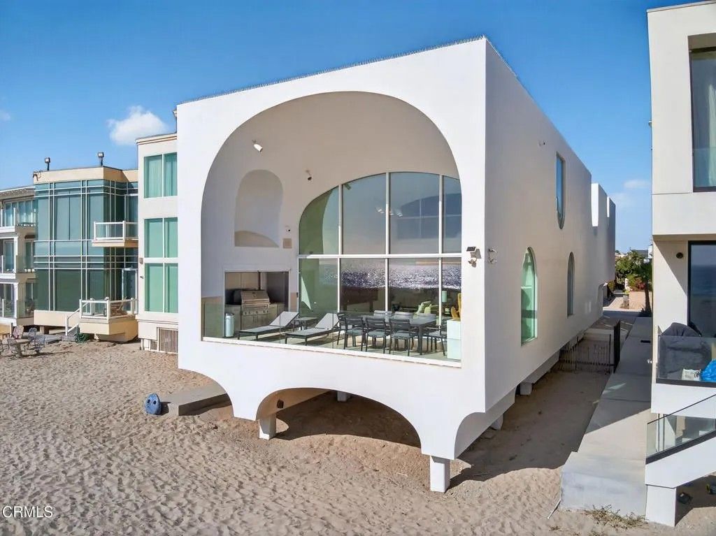 Photo of 1211 Capri Way, Oxnard, CA 93035 (MLS # V1-35554)