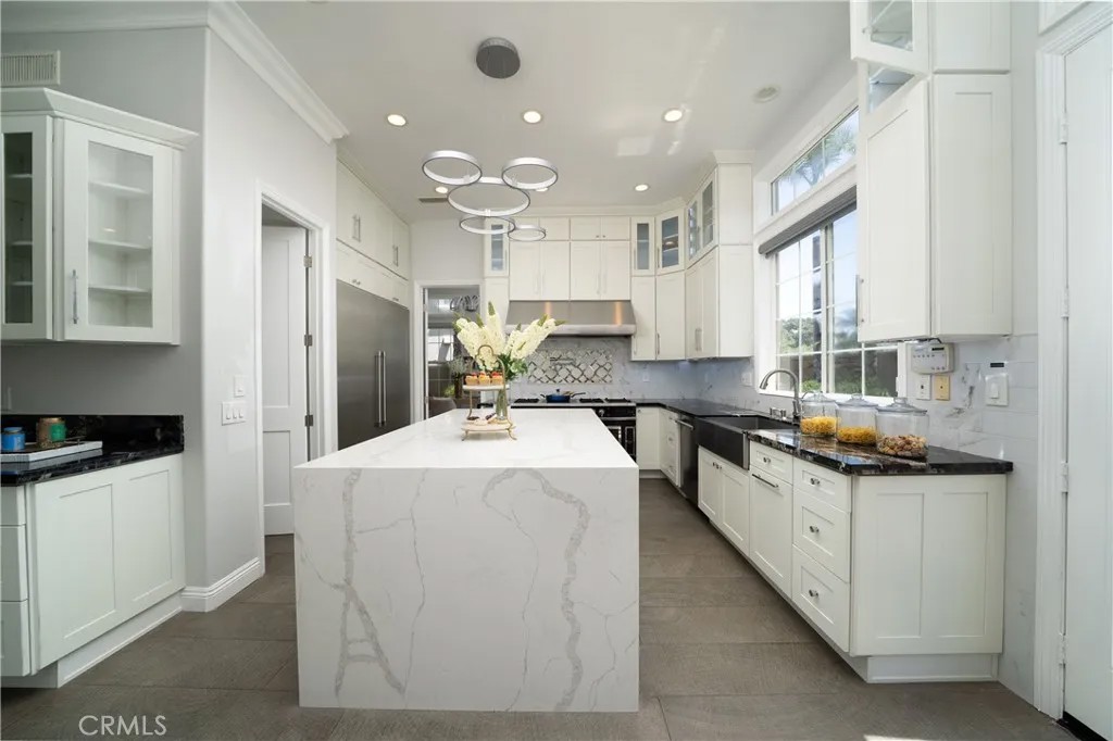 5712 Ocean Vista Drive
