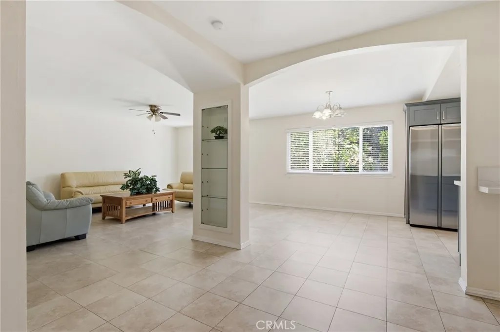 370 W Blaine