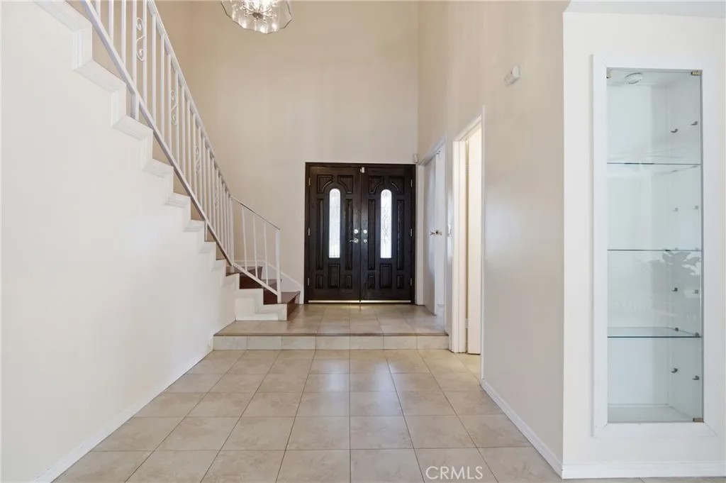 370 W Blaine