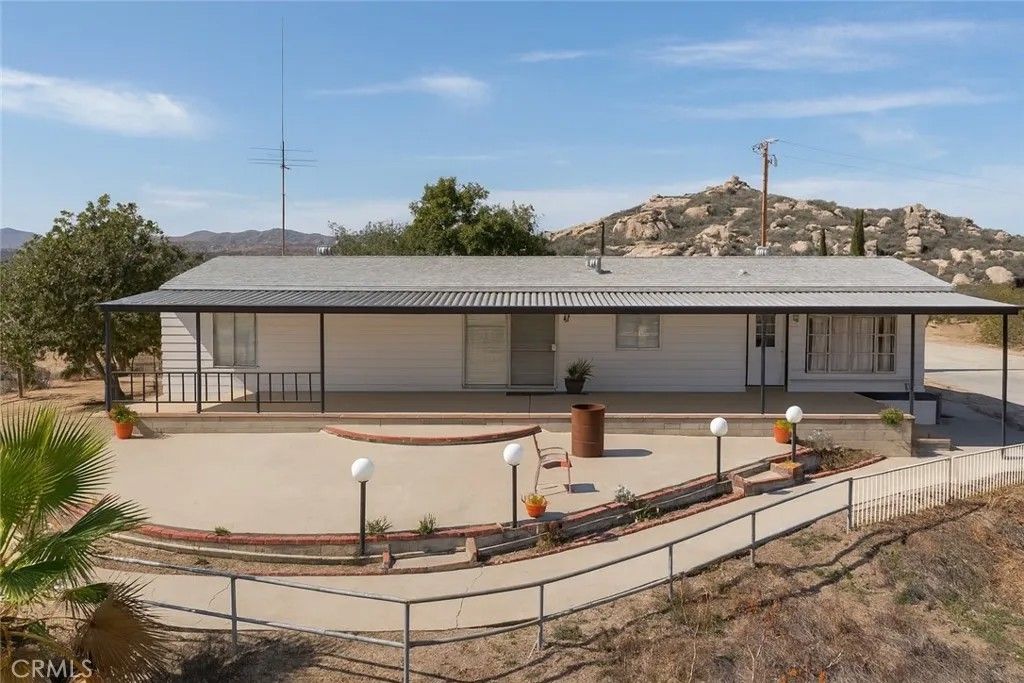 Photo of 1020 Clayton Dr, Perris, CA 92570 (MLS # IG25272250)