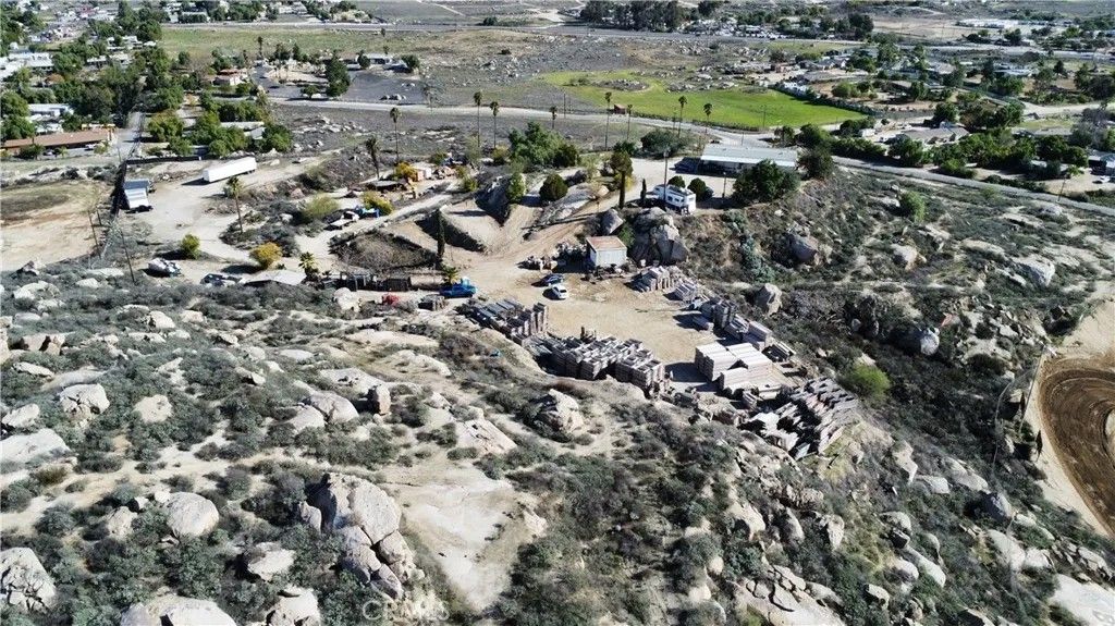 Photo of 1020 Clayton Dr, Perris, CA 92570 (MLS # IG25272250)