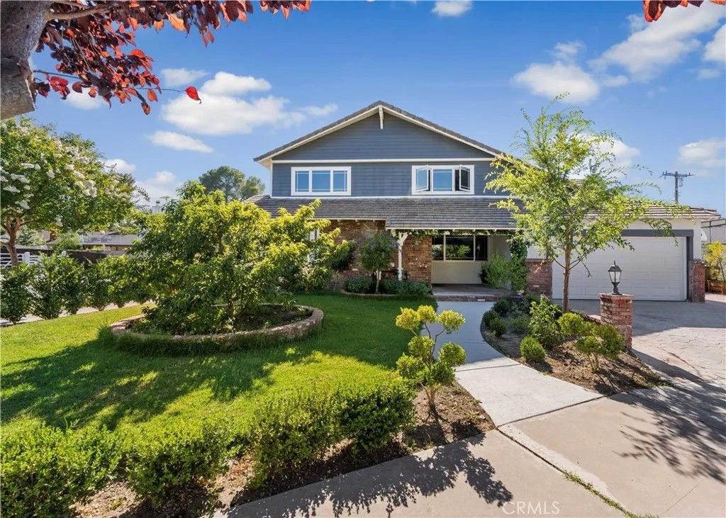 Photo of 24405 Derian Dr, Newhall, CA 91321 (MLS # SR25267830)