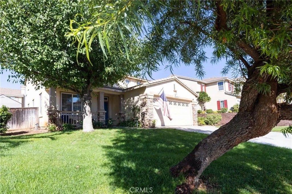 Photo of 36673 Lynwood Ave, Murrieta, CA 92563 (MLS # SW25233415)