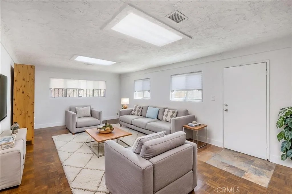 237 E 140th East
