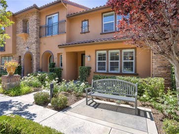 28457 Herrera Street Valencia CA 91354