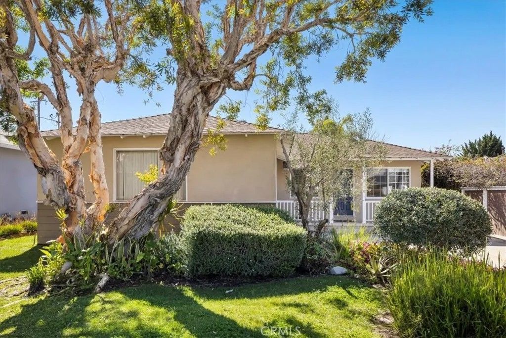 Photo of 2228 Warfield Avenue, Redondo Beach, CA 90278 (MLS # SB25280064)