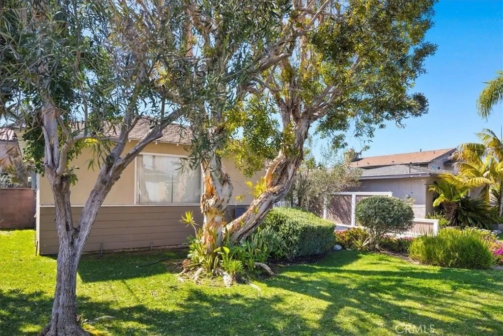 Photo of 2228 Warfield Avenue, Redondo Beach, CA 90278 (MLS # SB25280064)