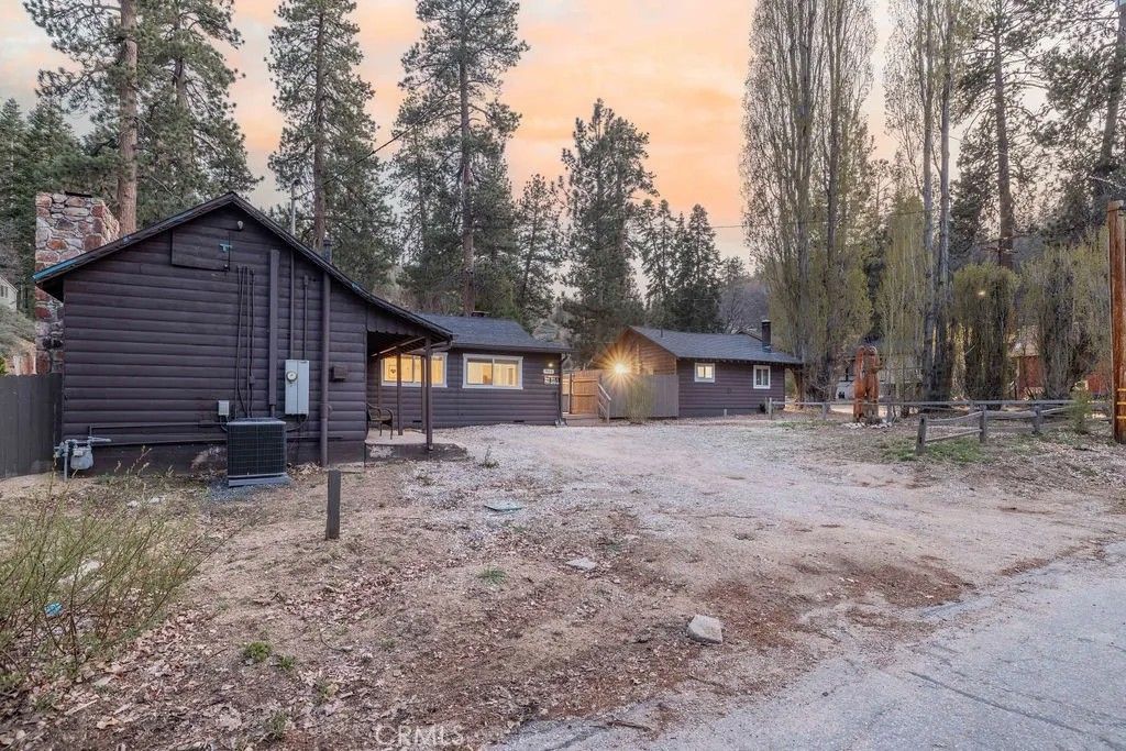 Photo of 986 Cameron Drive, Big Bear Lake, CA 92315 (MLS # IG26084394)