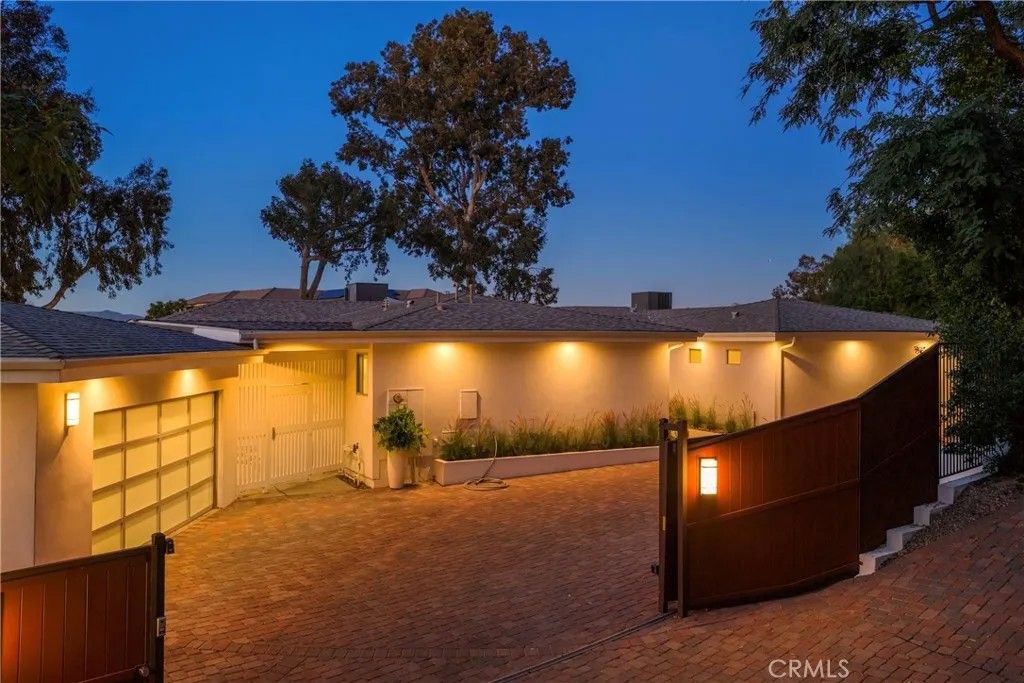 Photo of 4909 Calvin, Tarzana, CA 91356 (MLS # SR26017454)