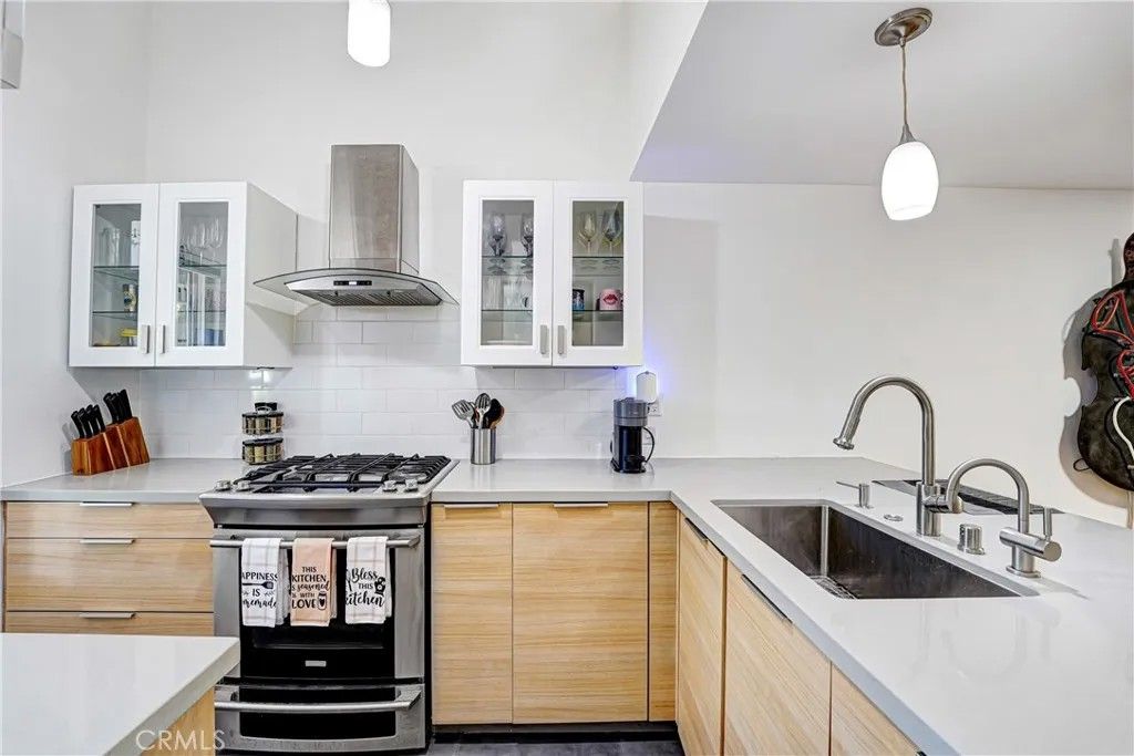 Photo of 7050 Shoup Avenue, Canoga Park, CA 91303 (MLS # SR26059532)