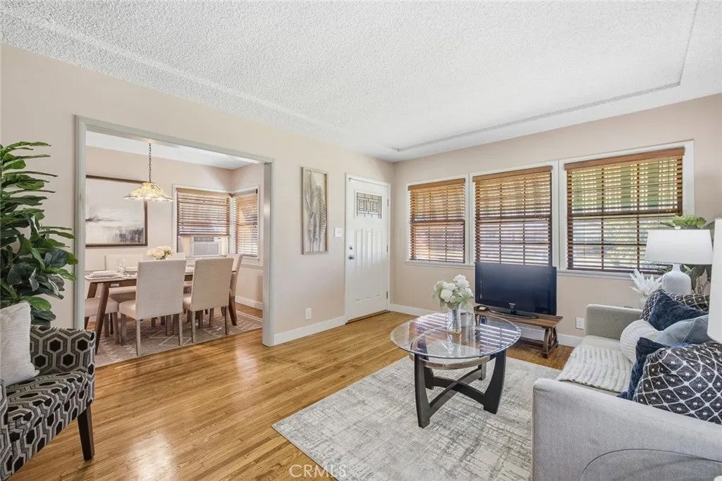 5922 Coldbrook