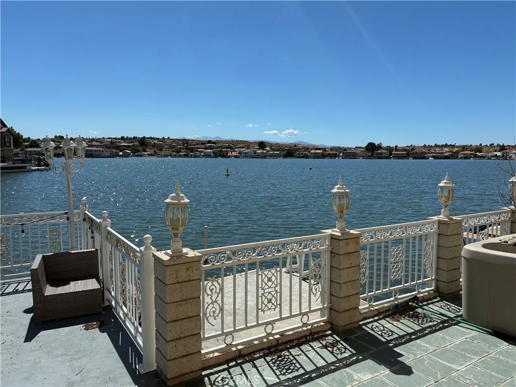 18099 Lakeview