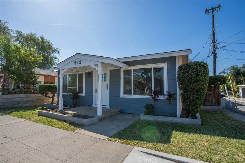 912 E Commonwealth