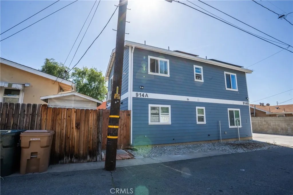 912 E Commonwealth