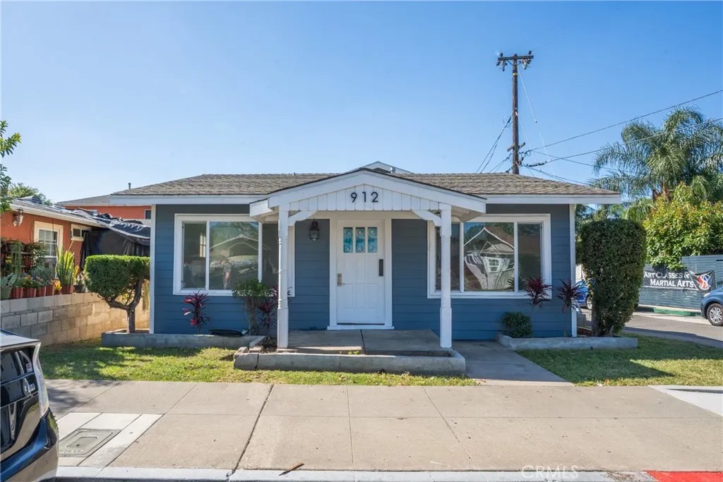 912 E Commonwealth
