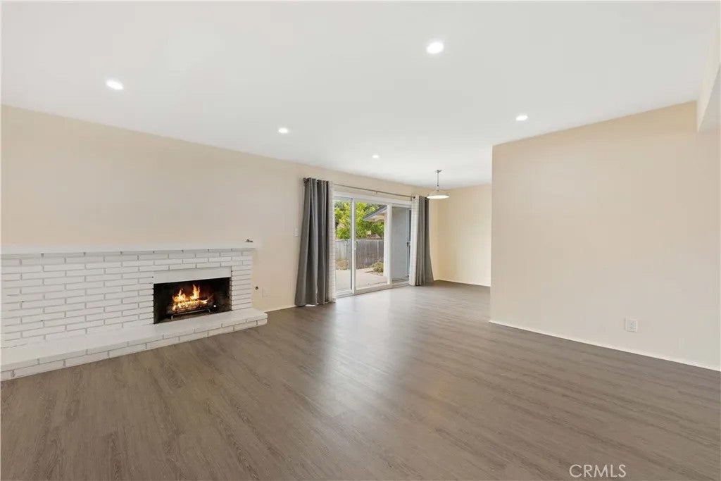 4694 Walnut