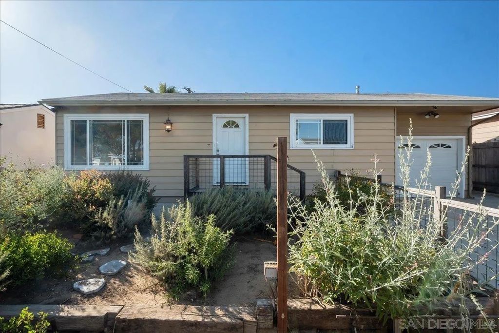 Photo of 616 Capistrano Dr, Oceanside, CA 92058 (MLS # 260009132)