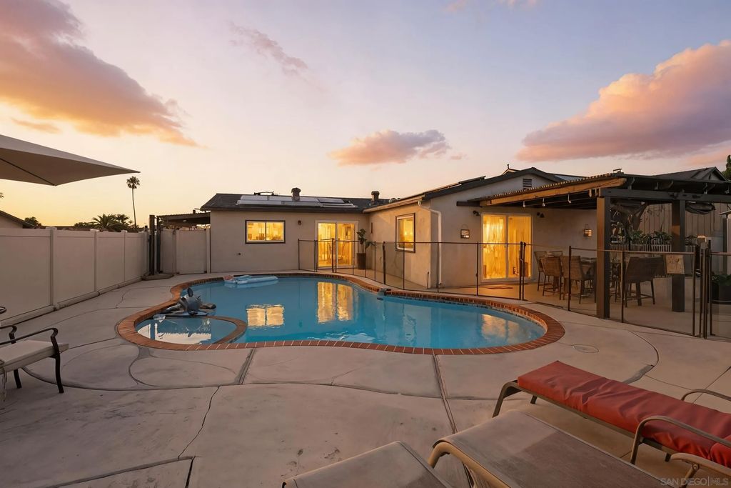 Photo of 12979 Calle De Las Rosas, San Diego, CA 92129 (MLS # 260002930)