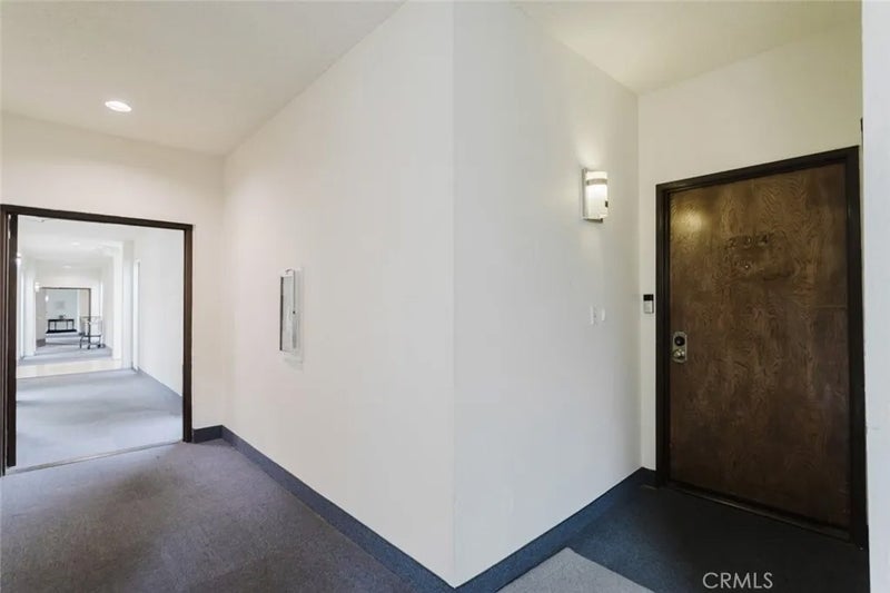 1305 N Columbus Avenue 204