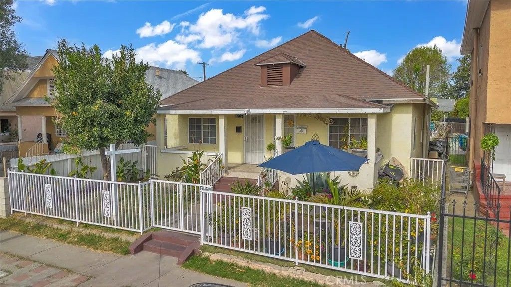 Photo of 657 E 53rd St, Los Angeles, CA 90011 (MLS # DW26015706)