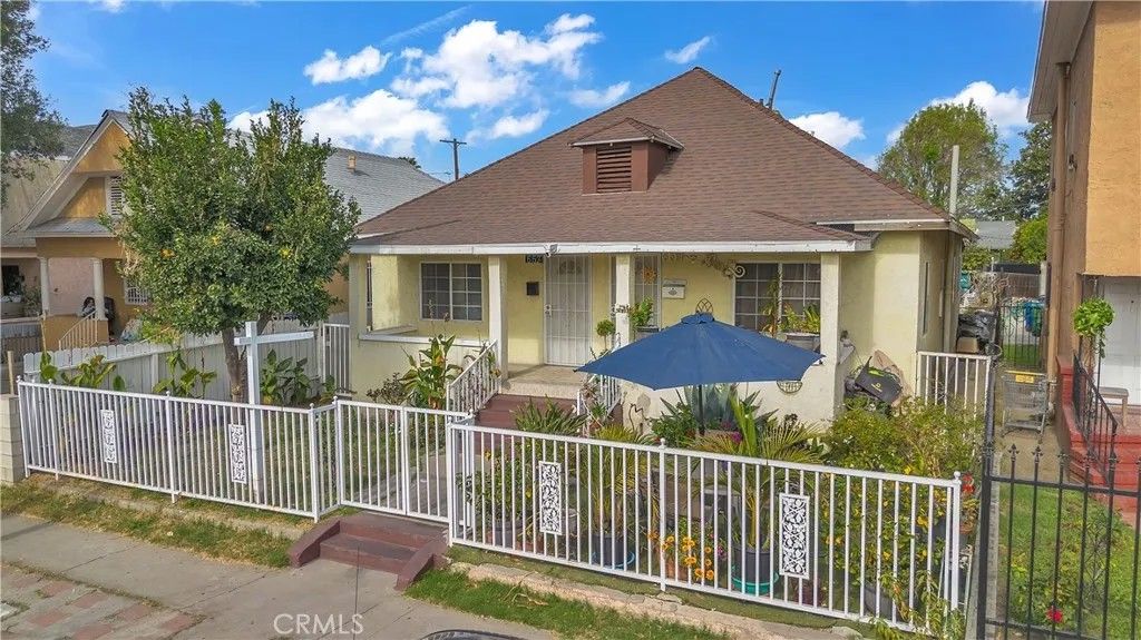 Photo of 657 E 53rd St, Los Angeles, CA 90011 (MLS # DW26015706)