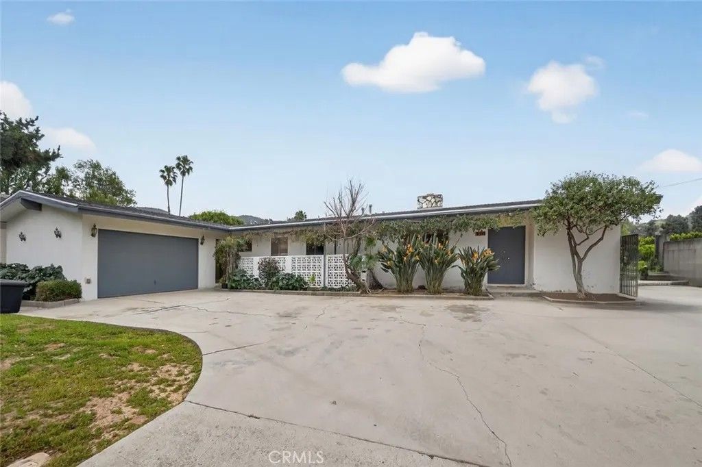 Photo of 10346 Siesta Drive, Sunland, CA 91040 (MLS # GD26054327)