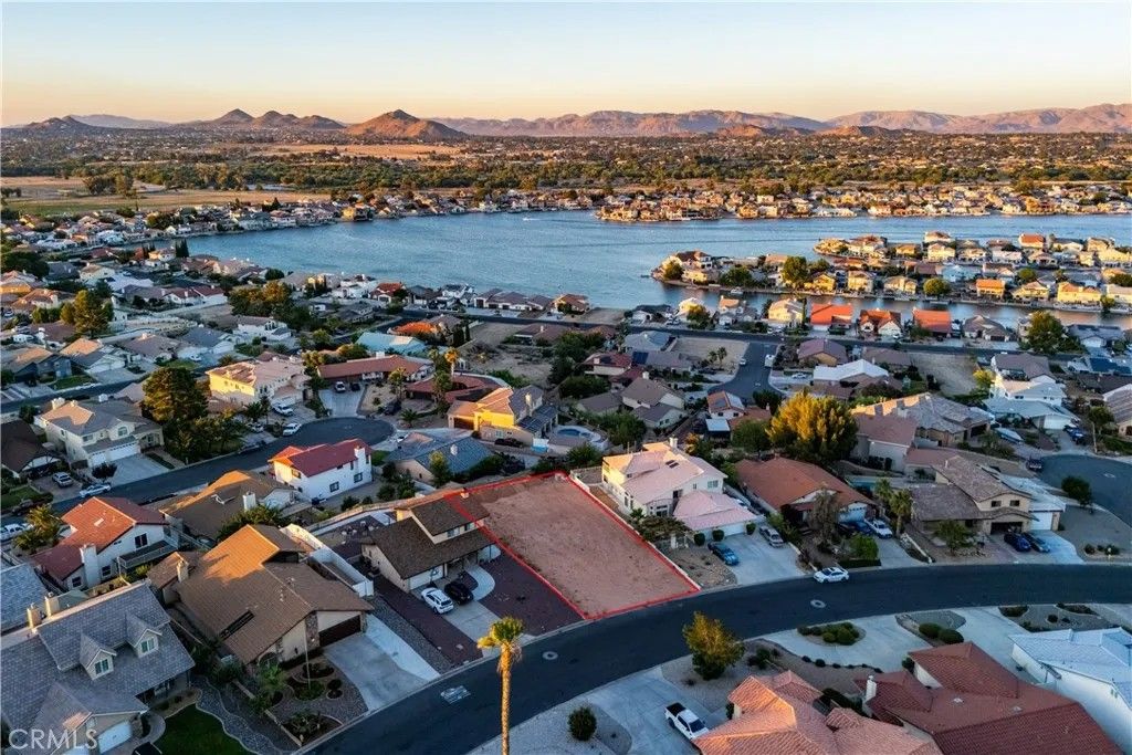 Photo of 13727 Chinquapin Dr, Victorville, CA 92395 (MLS # HD25279229)