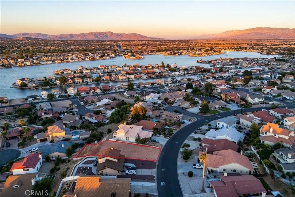 Photo of 13727 Chinquapin Dr, Victorville, CA 92395 (MLS # HD25279229)