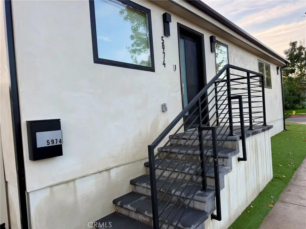 Photo of 5974 Jamieson Ave, Encino, CA 91316 (MLS # SR25276800)