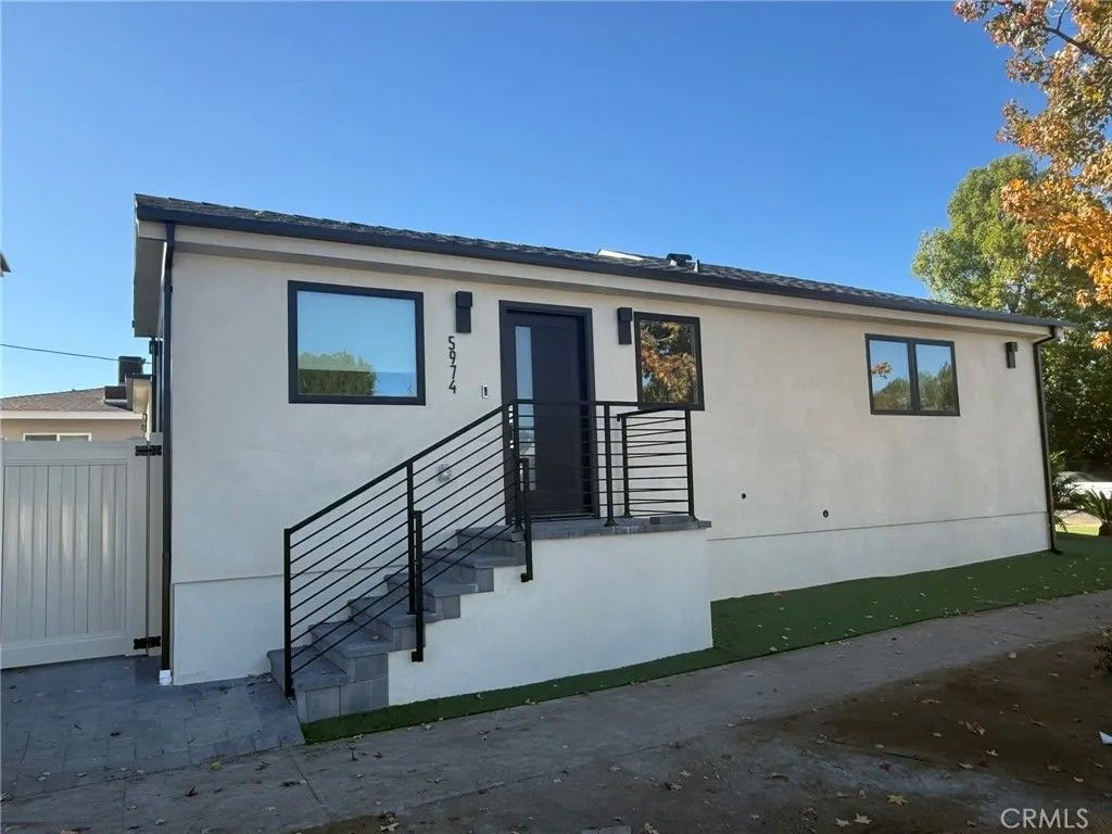Photo of 5974 Jamieson Ave, Encino, CA 91316 (MLS # SR25276800)