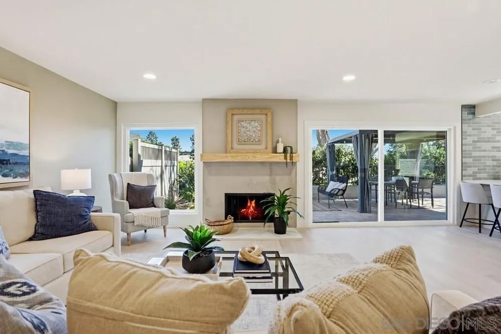 Photo of 2003 Caminito Circulo Norte, La Jolla, CA 92037 (MLS # 260006582)