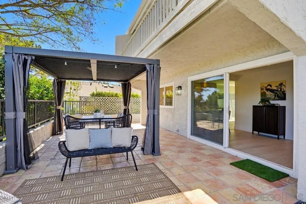 Photo of 2003 Caminito Circulo Norte, La Jolla, CA 92037 (MLS # 260006582)