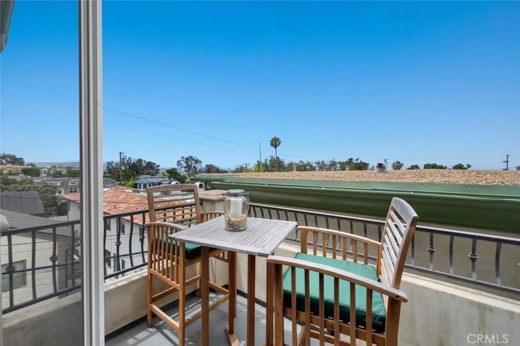 614 Manhattan Beach Boulevard