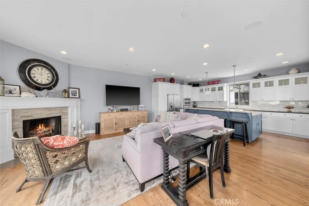 614 Manhattan Beach Boulevard