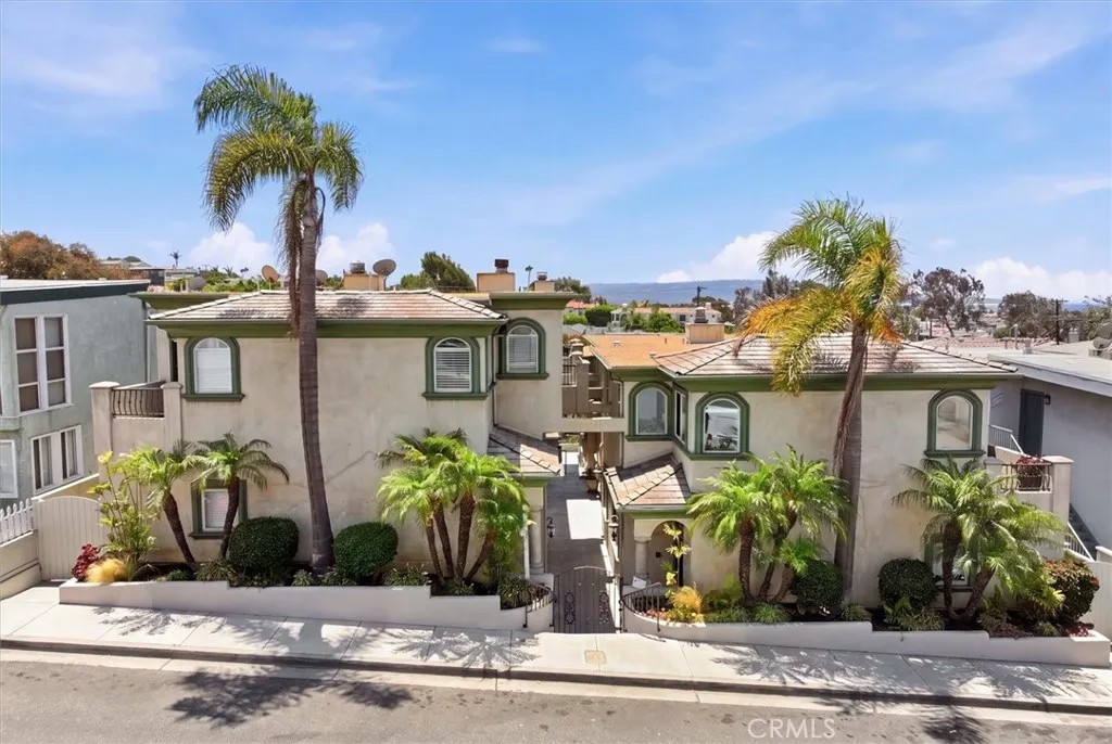 614 Manhattan Beach Boulevard