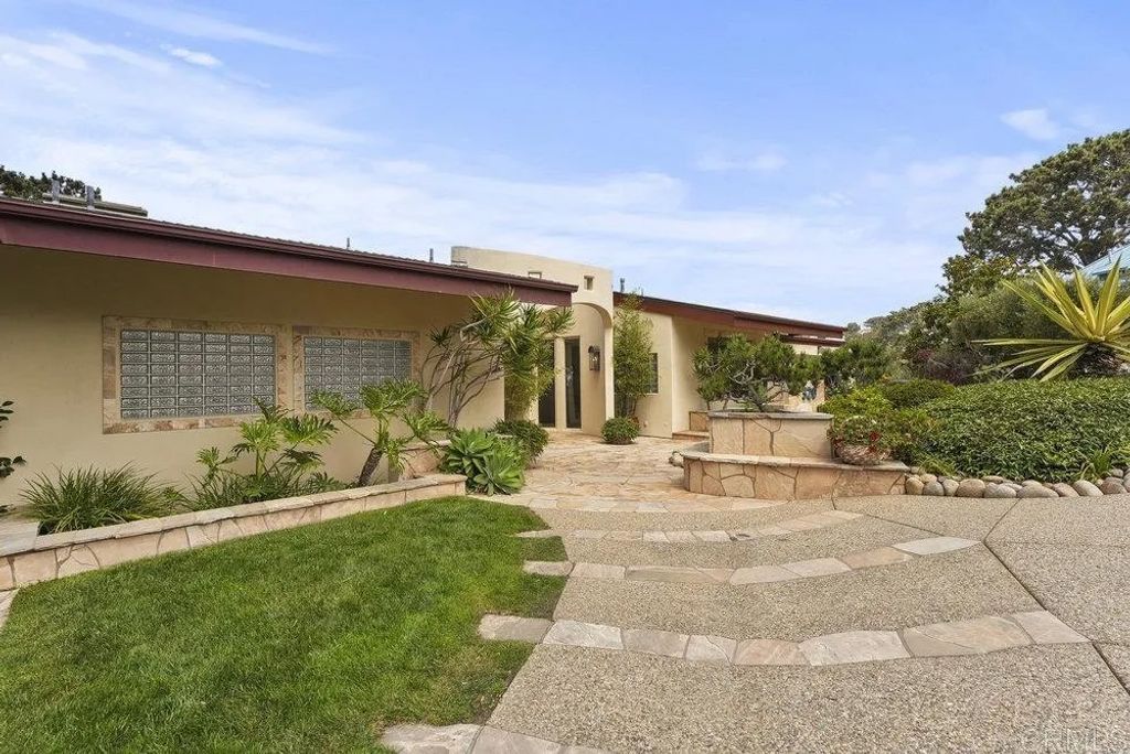 Photo of 320 Bellaire Street, Del Mar, CA 92014 (MLS # NDP2508777)