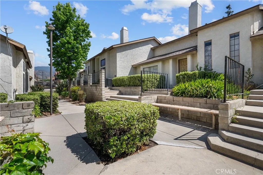 1974 E Lynwood Drive 2B