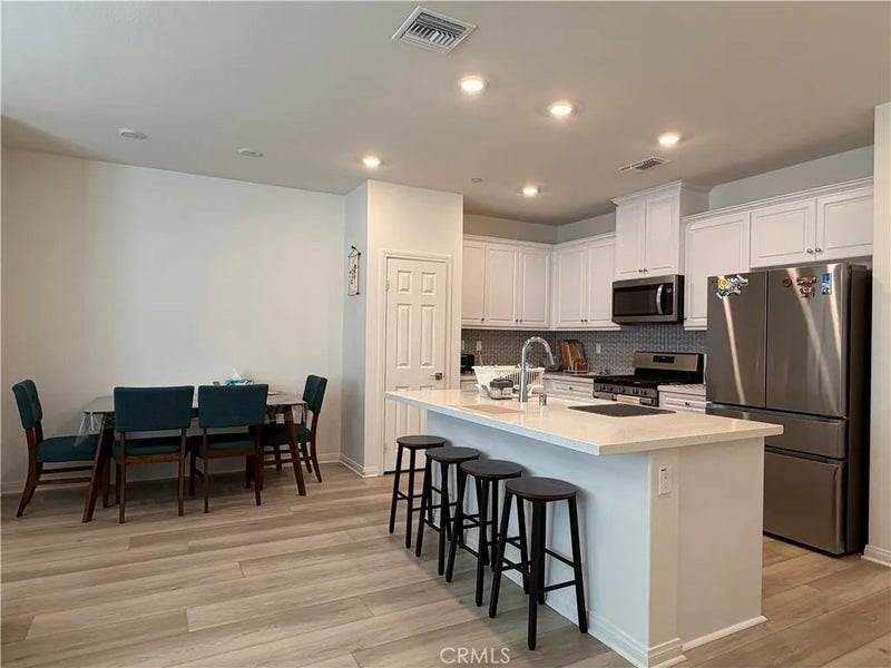3953 E Rincon