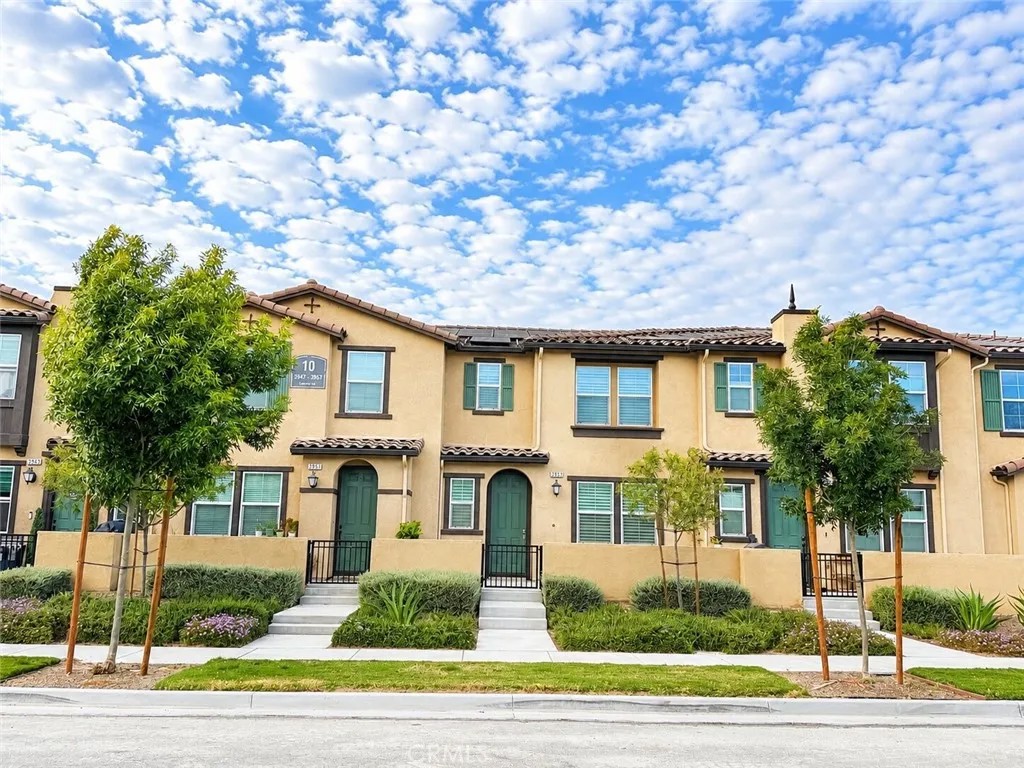 3953 E Rincon