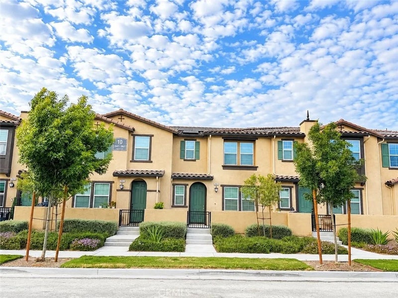 3953 E Rincon